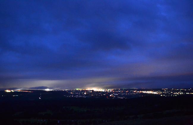 雨上がり　街並み